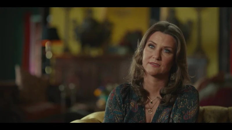 Hoàng Tộc Nổi Loạn: Câu Chuyện Tình Khó Tin